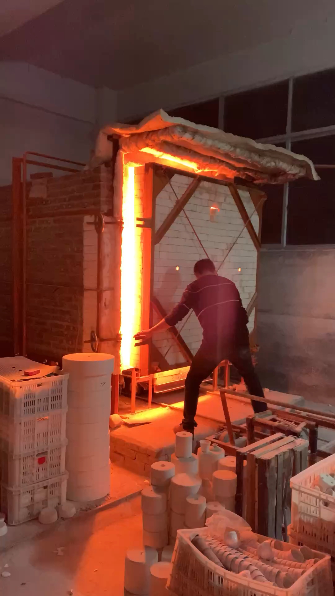 13000度高温烧制,终于开窑,入窑一色出窑万彩,真的太震撼太漂亮了.
