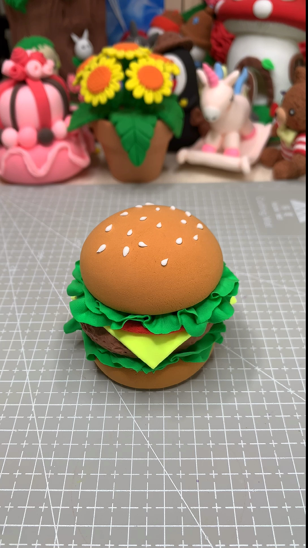 超轻粘土#汉堡胚可以这样调色,番茄的纹路也不用做,反正看不见的啦