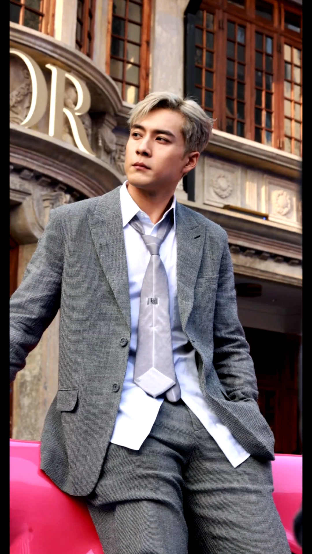 韩东君银发造型,好帅啊今天!-度小视