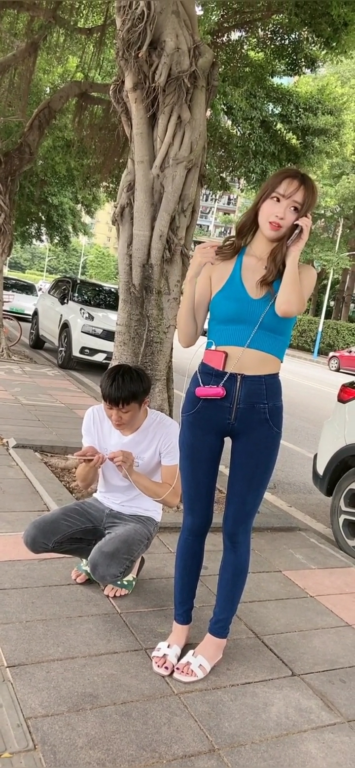 小伙子也太自来熟了吧