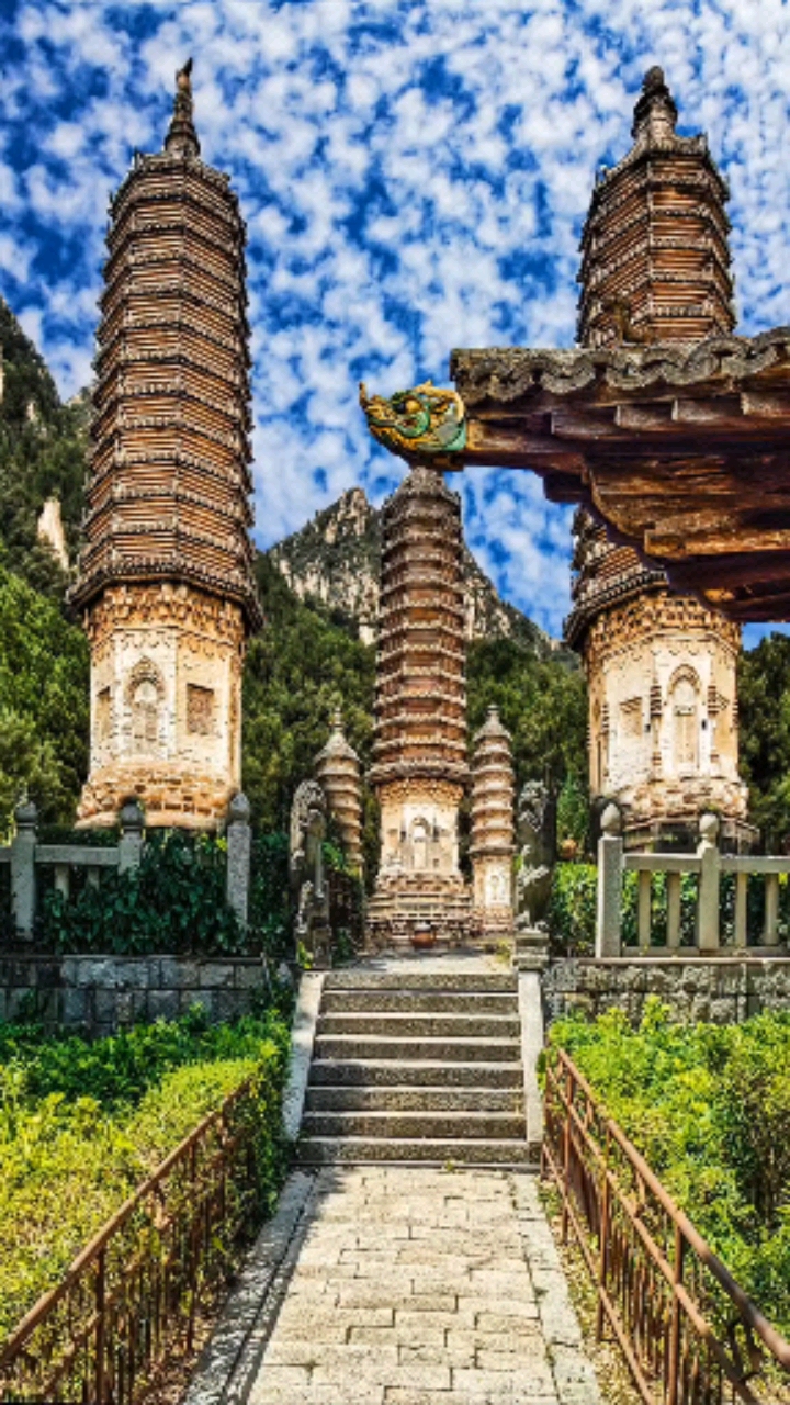 仅存18座,银山塔林是我国现存辽塔最多的风景区.