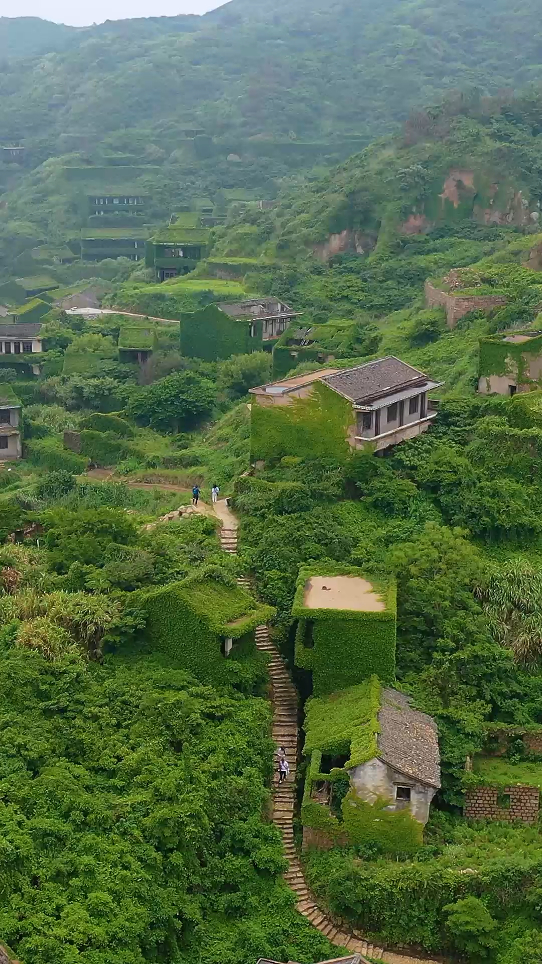 带上全民去旅行#国内土豪村庄,数百套别墅无人居住,最终变成无人村