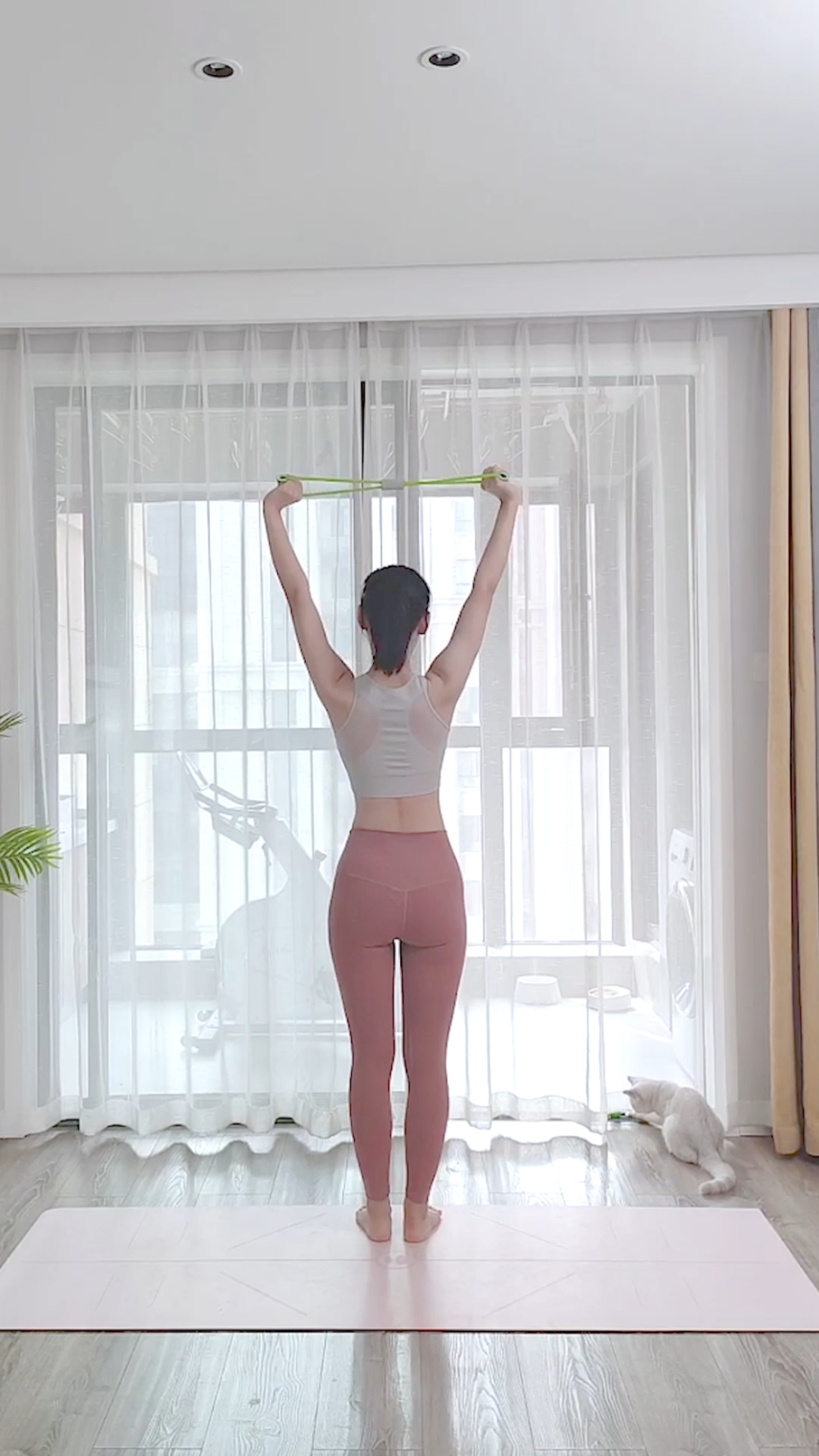 该减肥了#想要好看少女背,教你一个动作,改善圆肩驼背,练出纤薄少女