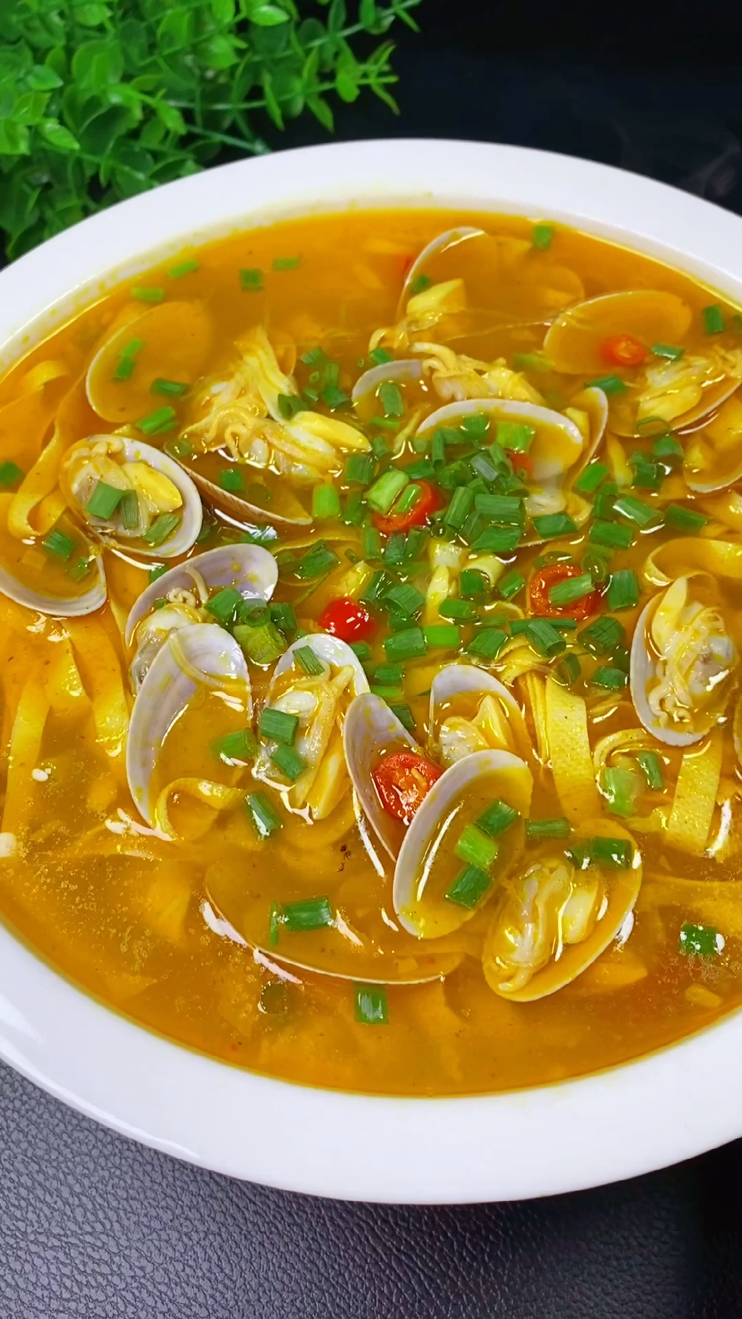 美食酸汤花甲在家就能做味道酸辣开胃做法简单一看就会