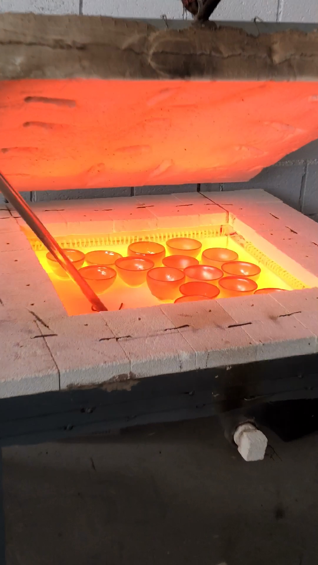 1300度高温烧制后开窑了,建盏入窑一色,出窑万彩的绝世绽放!