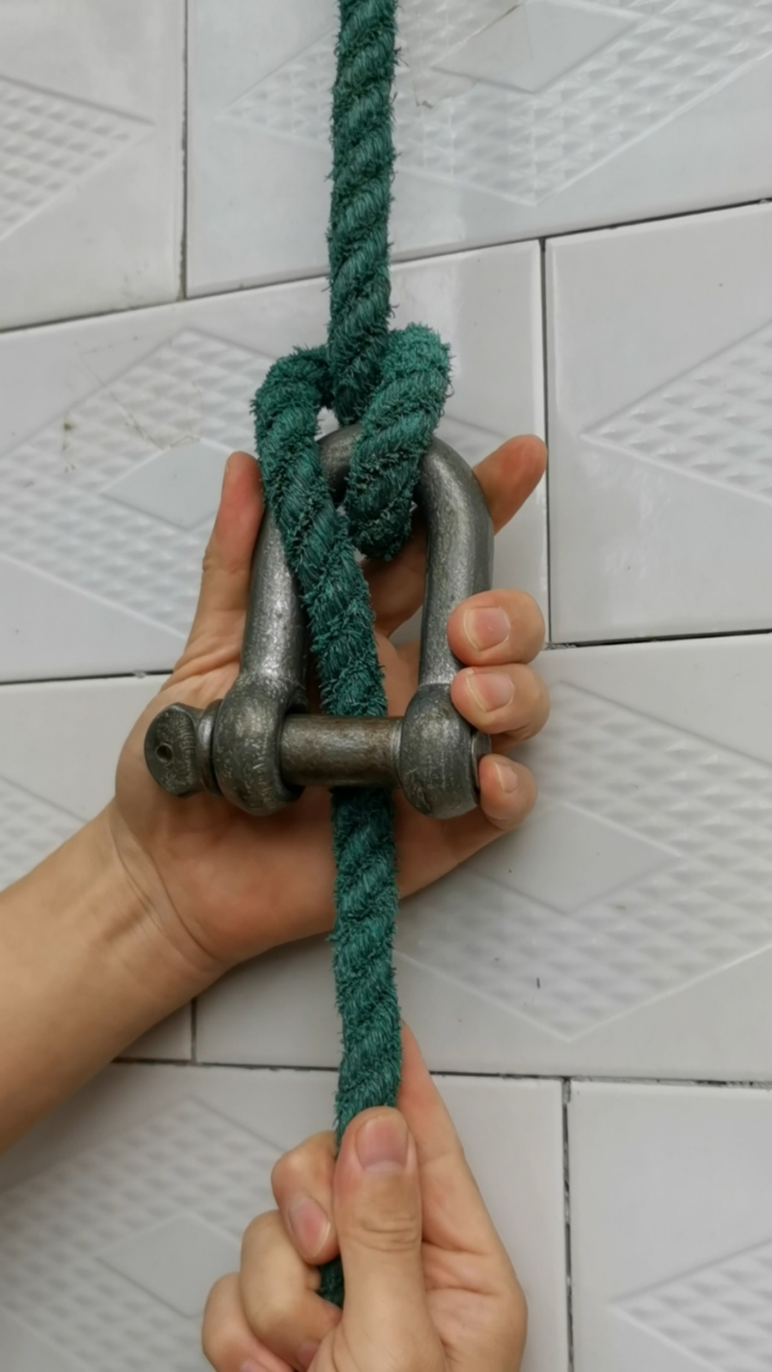 "蜘蛛人"下降结,也叫意大利半扣