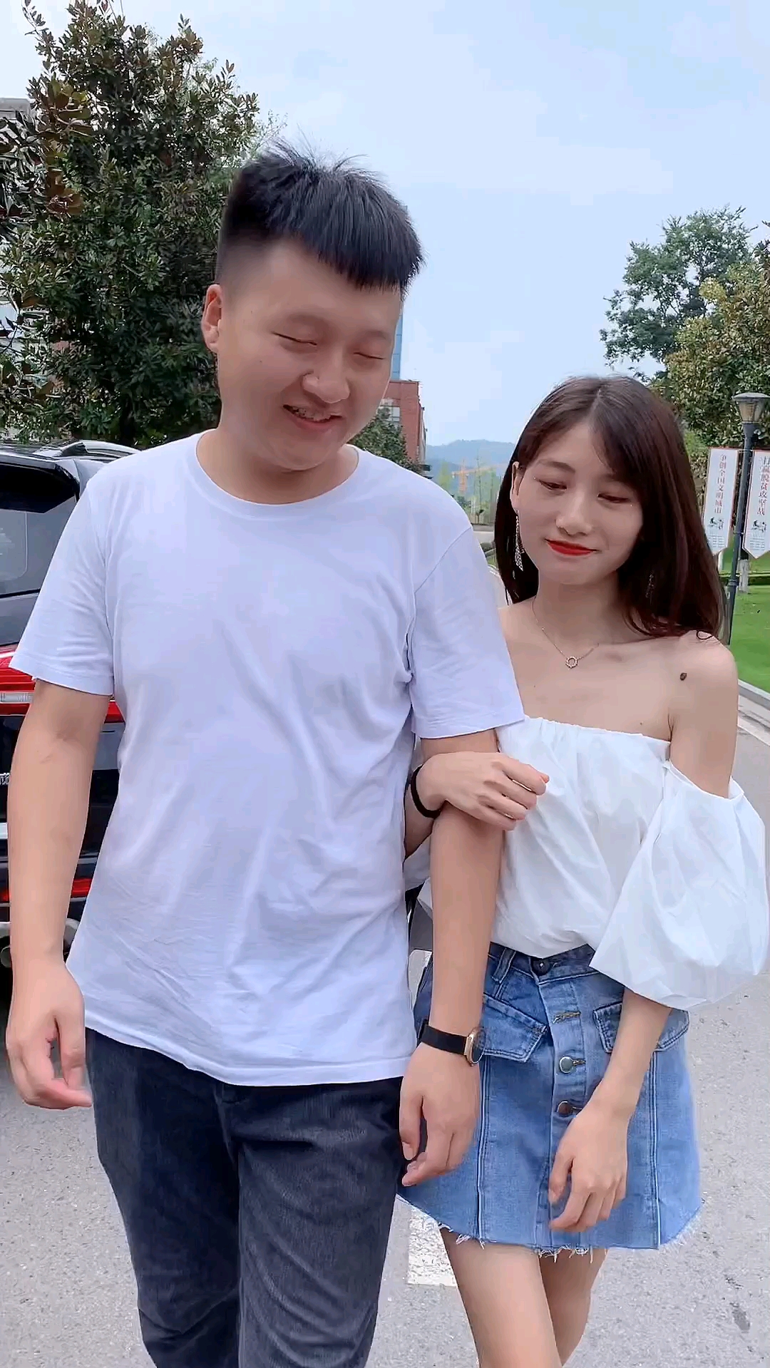 街头采访,终于知道美女为什么选他做老公了