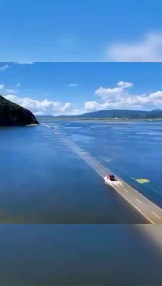 美丽的香格里拉水上公路景色太美了