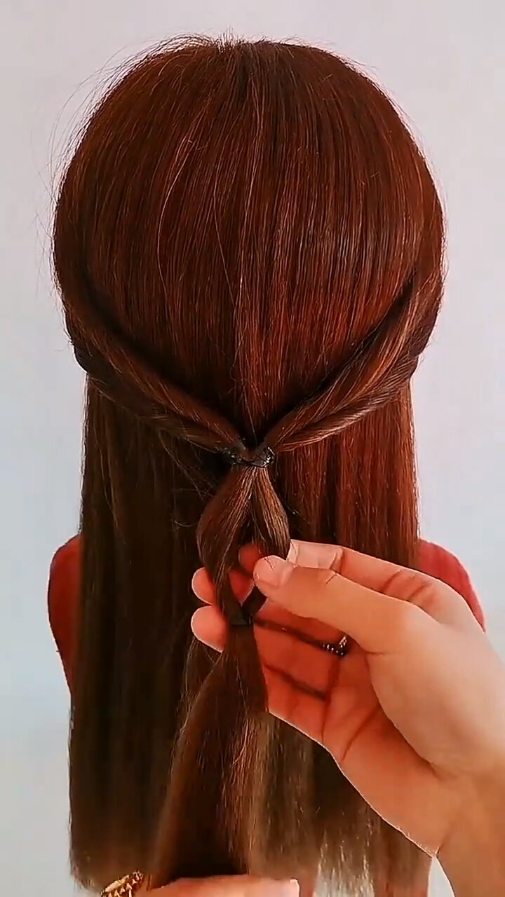 一款暖暖的半扎披肩发简单教程