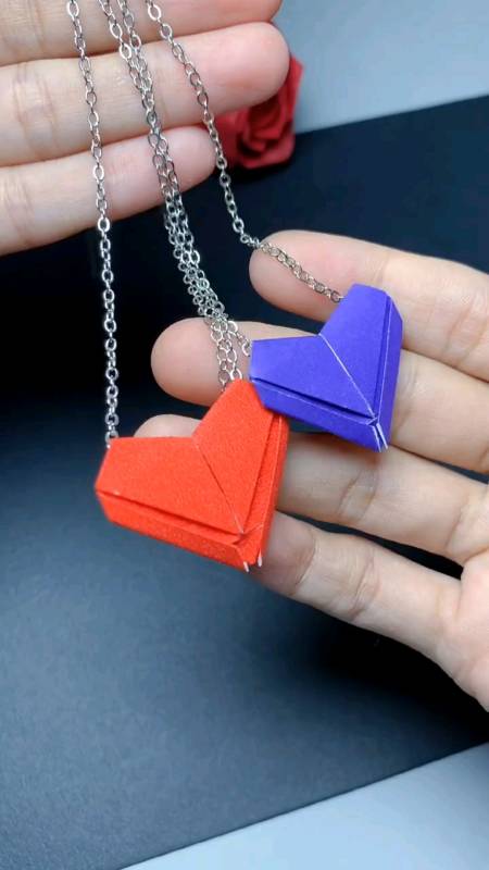 手工制作#用彩纸折一个漂亮的项链-度小视