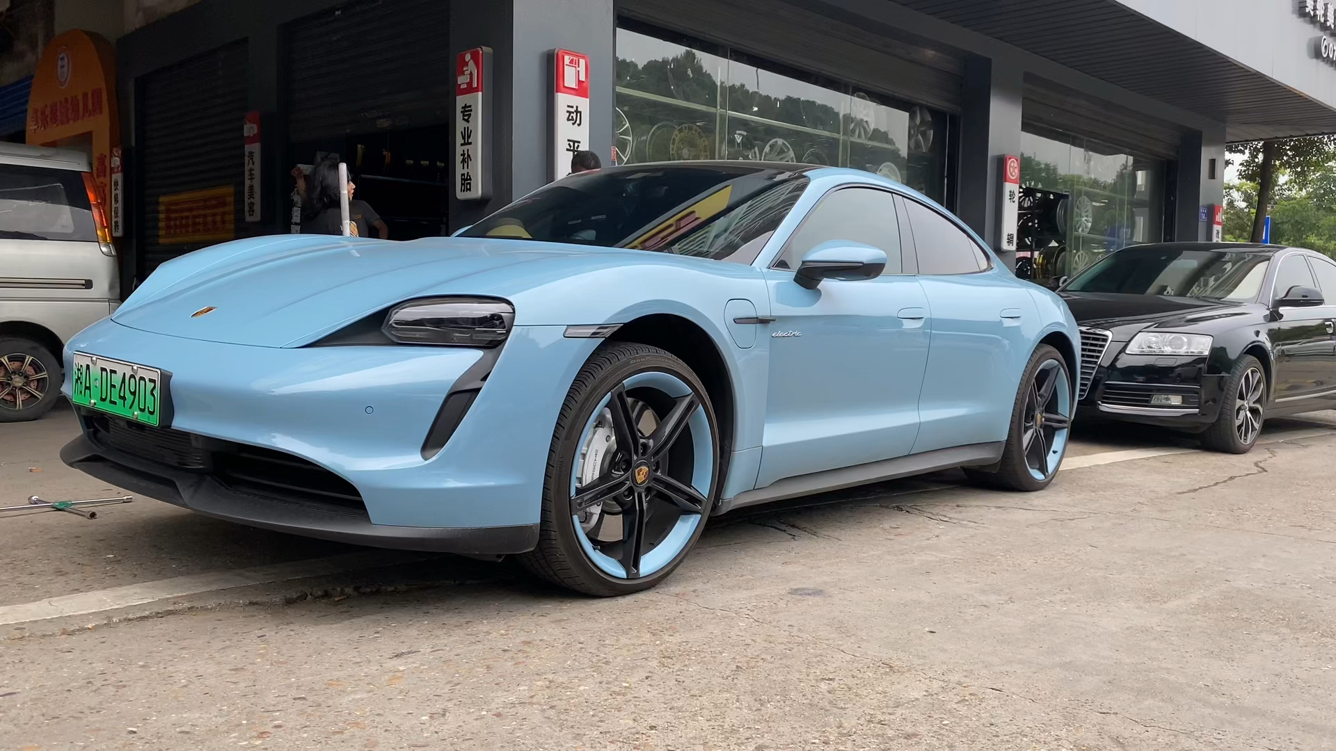 #我家宠物不一样#保时捷taycan轮毂轮胎改装升级:前轮265/35r21后305/