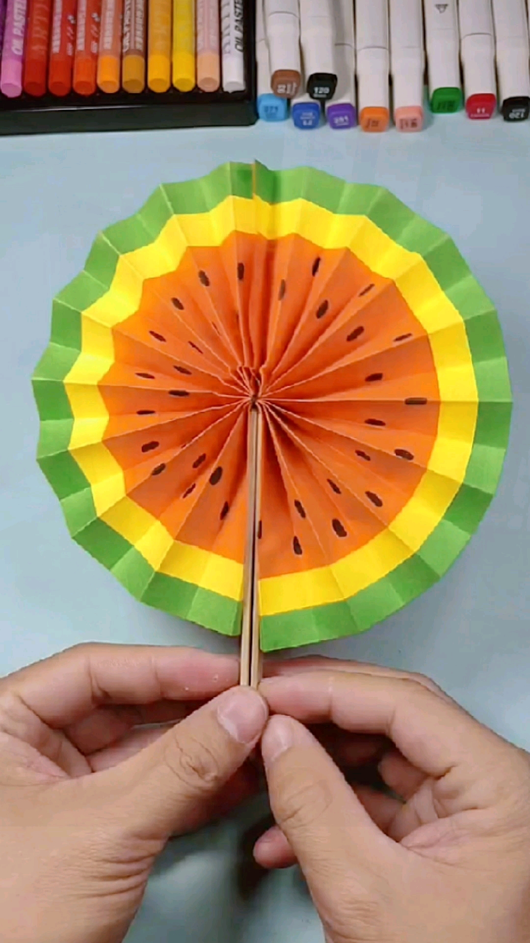 手工制作#教大家用卡纸做一个西瓜扇子