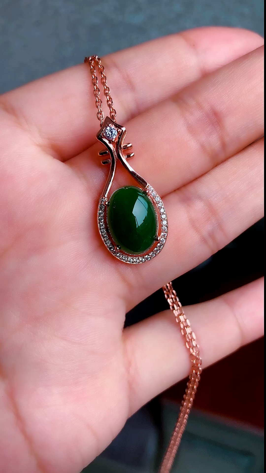 和田碧玉吊坠,菠菜绿,国风琵琶