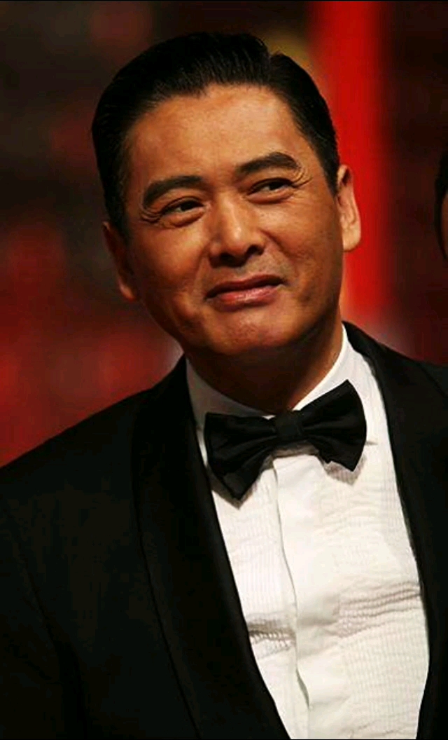 霸气十足,入行近五十年,塑造众多经典形象,从无绯闻的巨星,如今发哥老