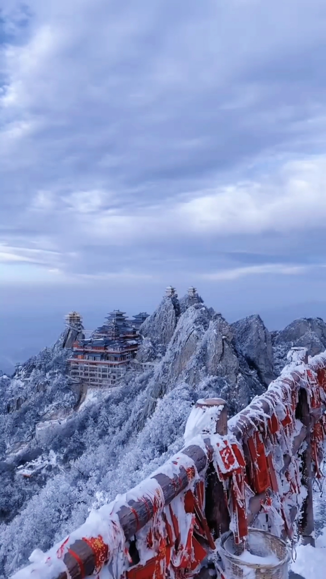 人间仙境老君山,下雪后太美了,赶紧带上你喜欢的人去打卡吧!