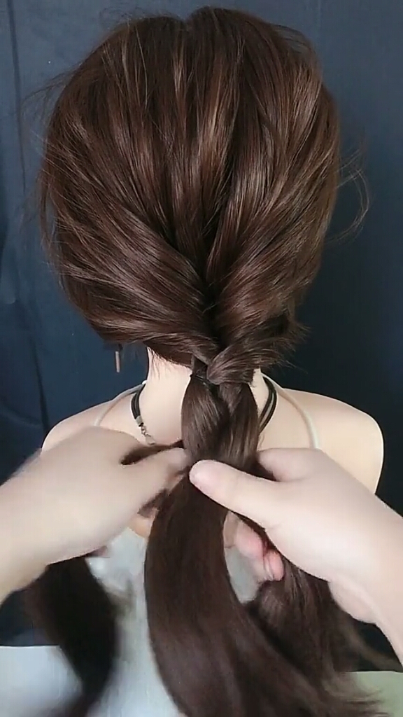 韩式低马尾盘发
