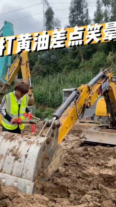 寻找最牛手艺人#这是猫给挖机打黄油