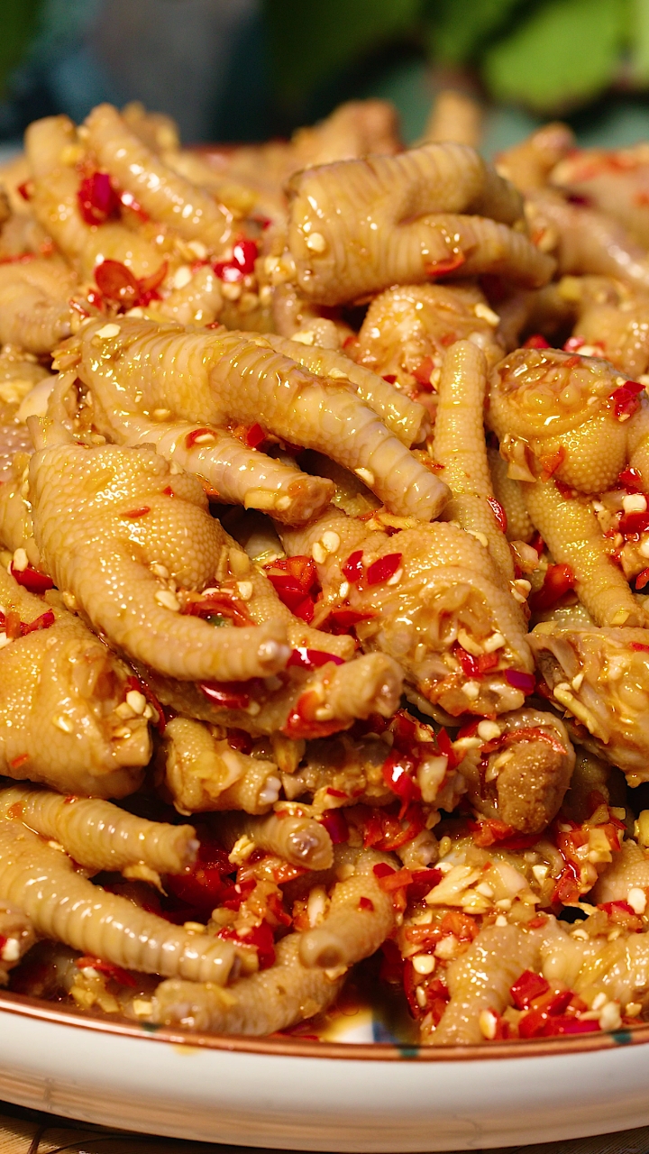 美食#酸辣鸡爪新吃法,酸辣脆爽,皮弹肉香,一大盘都不够吃