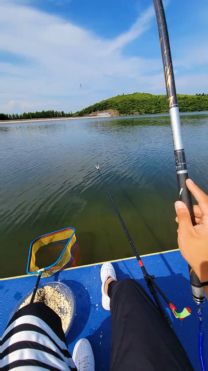 户外钓鱼#现在钓鱼要配失手绳,开车要系安全带啊!