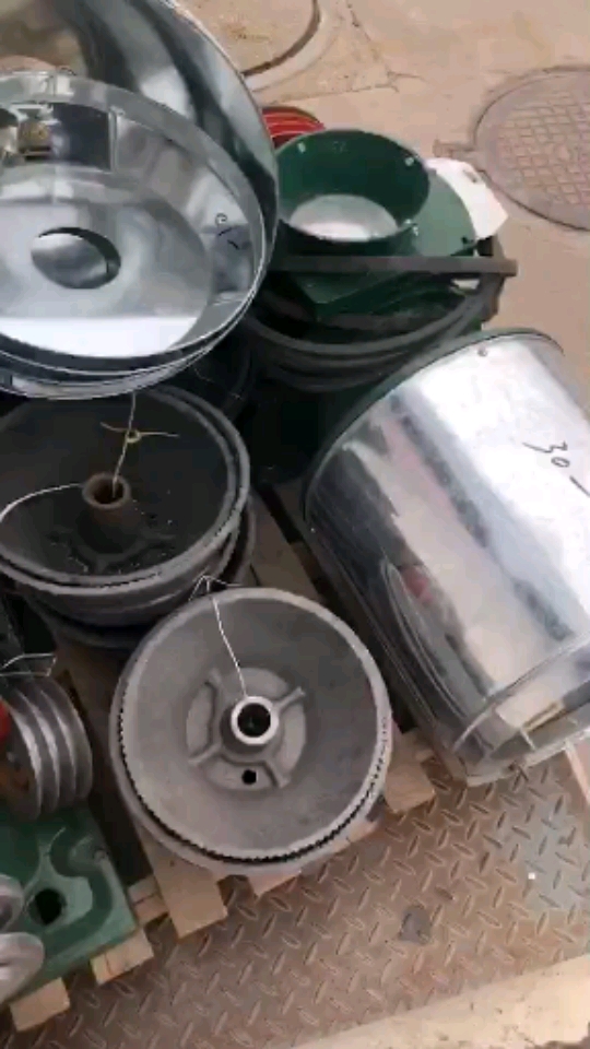 面粉机80年代老物件村里磨面房用的钢磨锥磨焕发新色彩