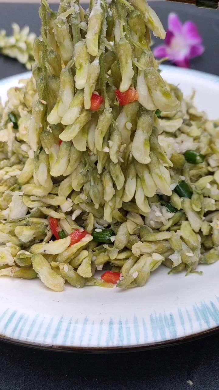 破壳计划#粉蒸洋槐花这样做不粘不坨口感筋道还好吃!