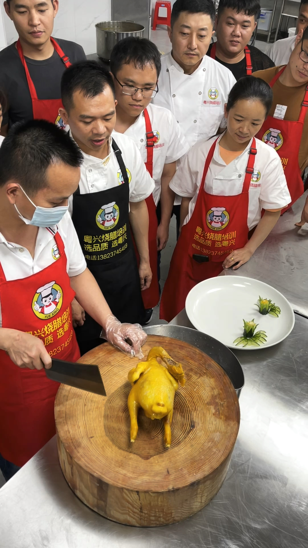 师傅教大家砍鸡摆摊大家学会了吗?