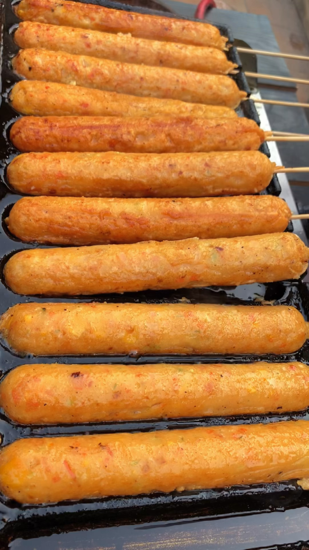 丈母娘退休不想在家闲着,驱车600公里来学习手工烤肠.