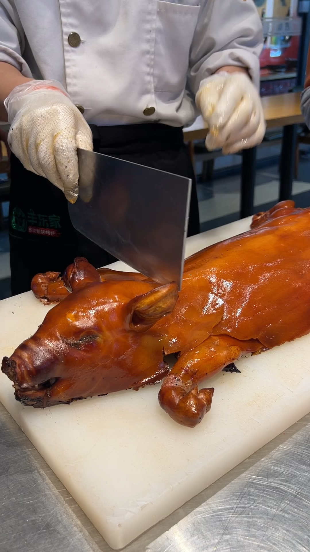 脆皮烤乳猪,要的就是这个脆劲,学吗