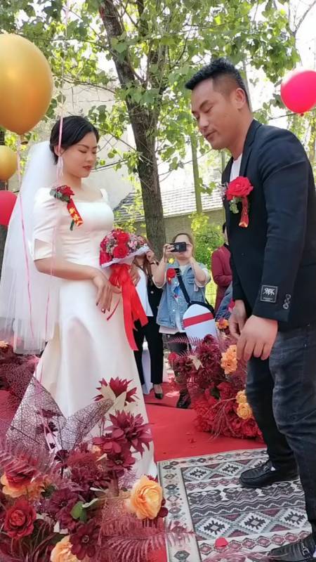 农村婚礼#这婚纱选的适合农村.不露.新娘漂亮大方得体