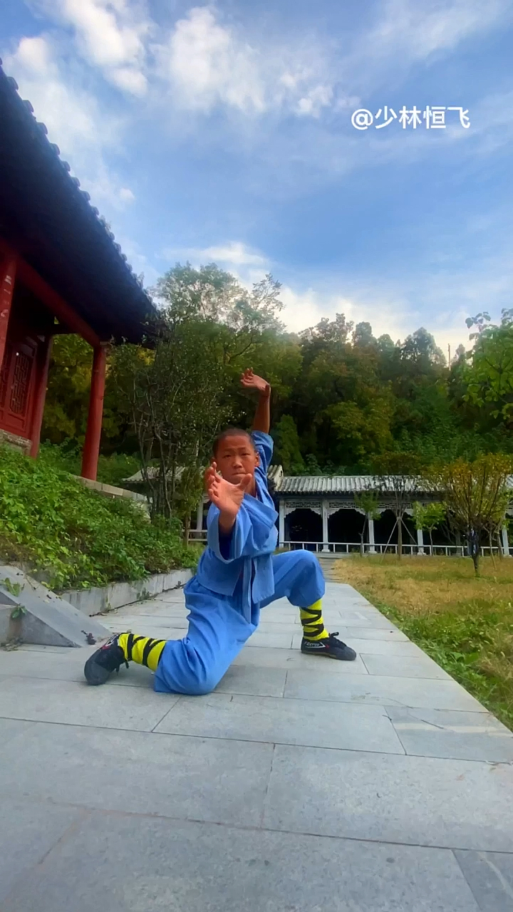 风帆不挂在桅杆上,是一块无用的布;桅杆不挂上风帆,是一根平常的柱.