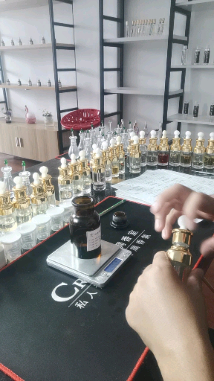 调香#微调调香室是精简操作,如果觉得浓做简单的稀释就可以了!
