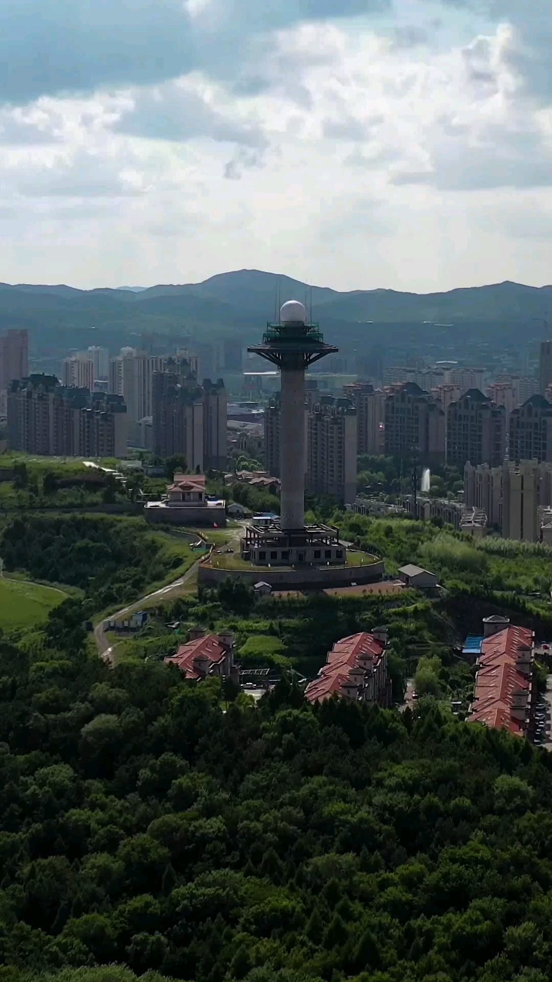 航拍吉林#气象塔坐落在吉林市桃源山是新一代天气雷达塔楼.