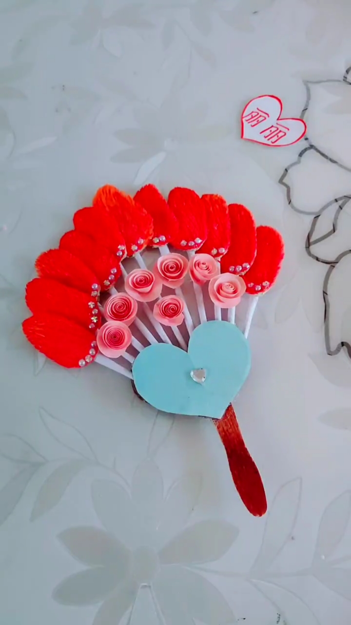 夏天到了,怎么能少的了扇子呢?芒果核做的扇子安排起