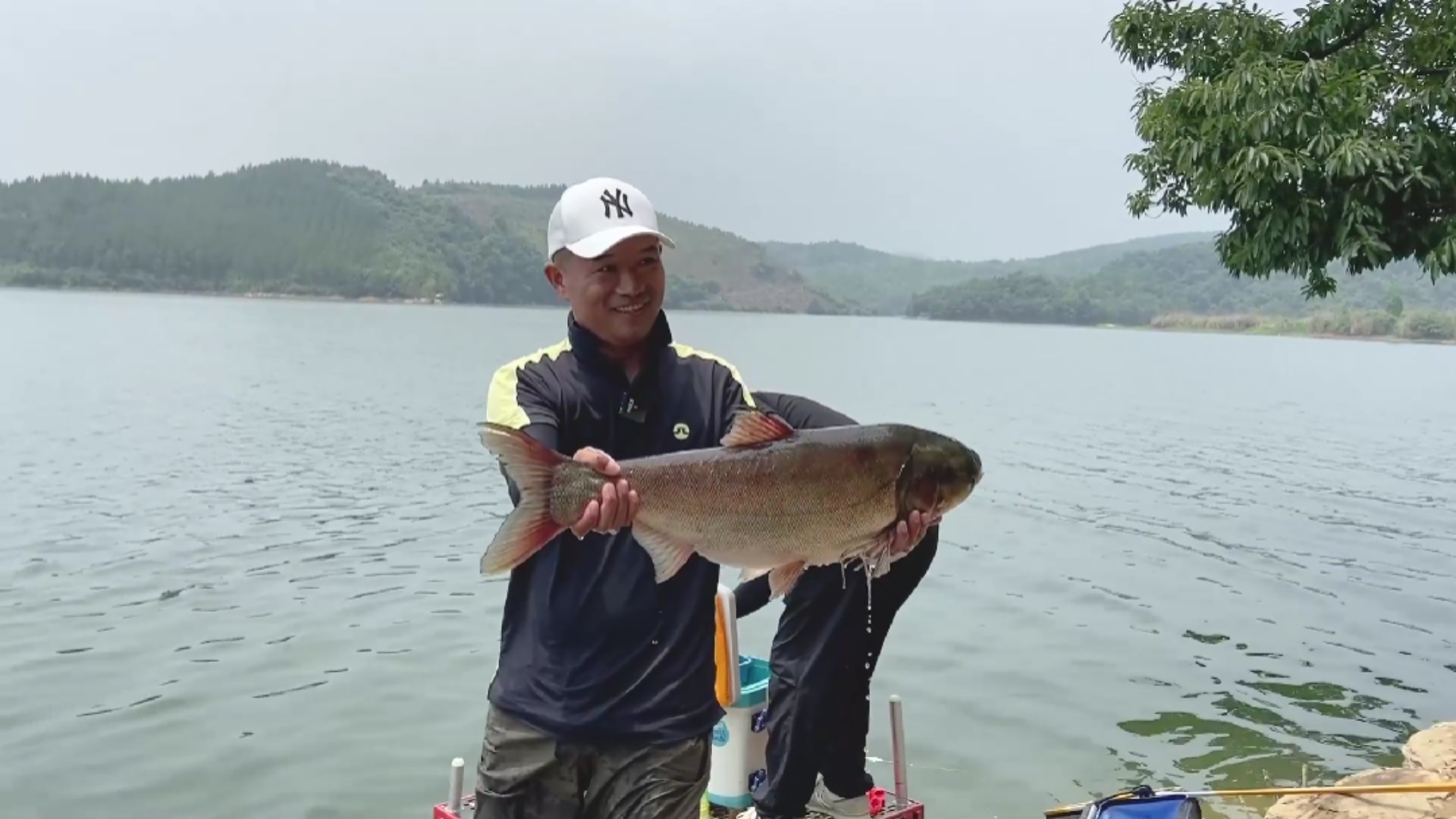 钓鱼#感受一波邓刚老师钓鱼的快乐吧