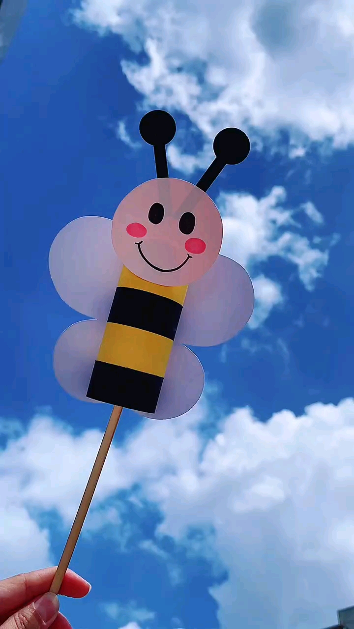 手工制作用废旧纸筒做可爱的小蜜蜂