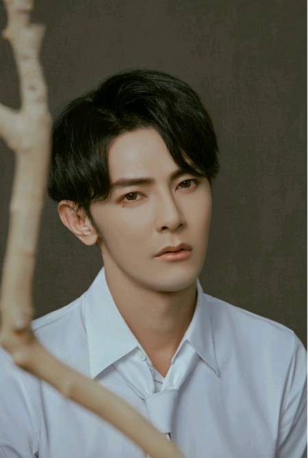 汪东城时尚写真曝光,深邃笃定的目光,眼角泪痣瞩目吸睛,演技传递全新