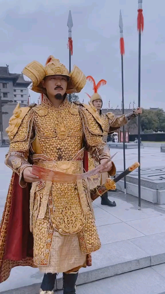 将军送礼物啦,祝您在城墙游览愉快好好感受长安城的气息#金甲武士
