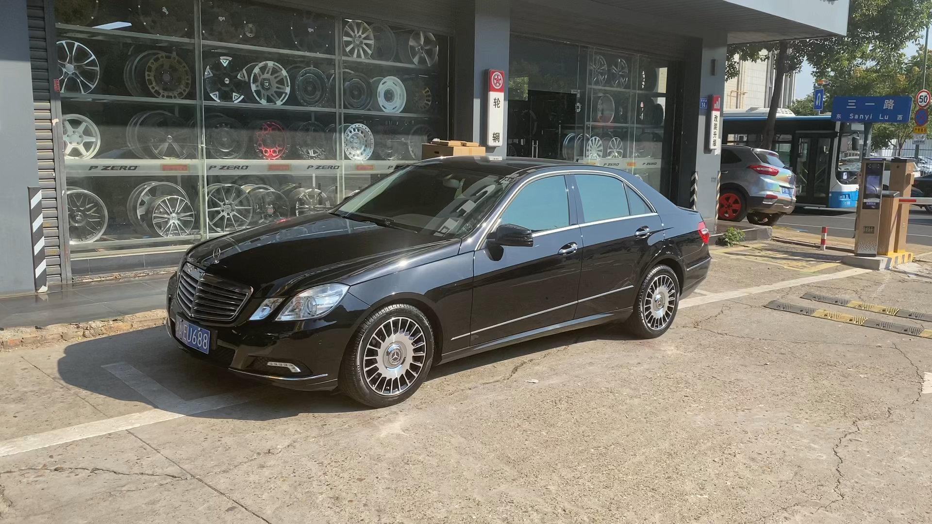 轮毂轮胎改装升级#奔驰e300上大饼悬浮轮毂!