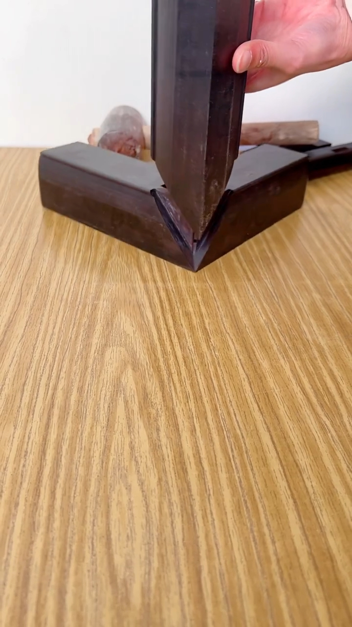 古典红木家具#红木榫卯结构～三碰肩,也叫粽角榫-度小视