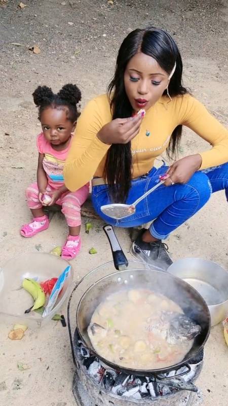 我在非洲的日子#还没做好老婆直接下手抓着吃,丫丫看的口水都流出来