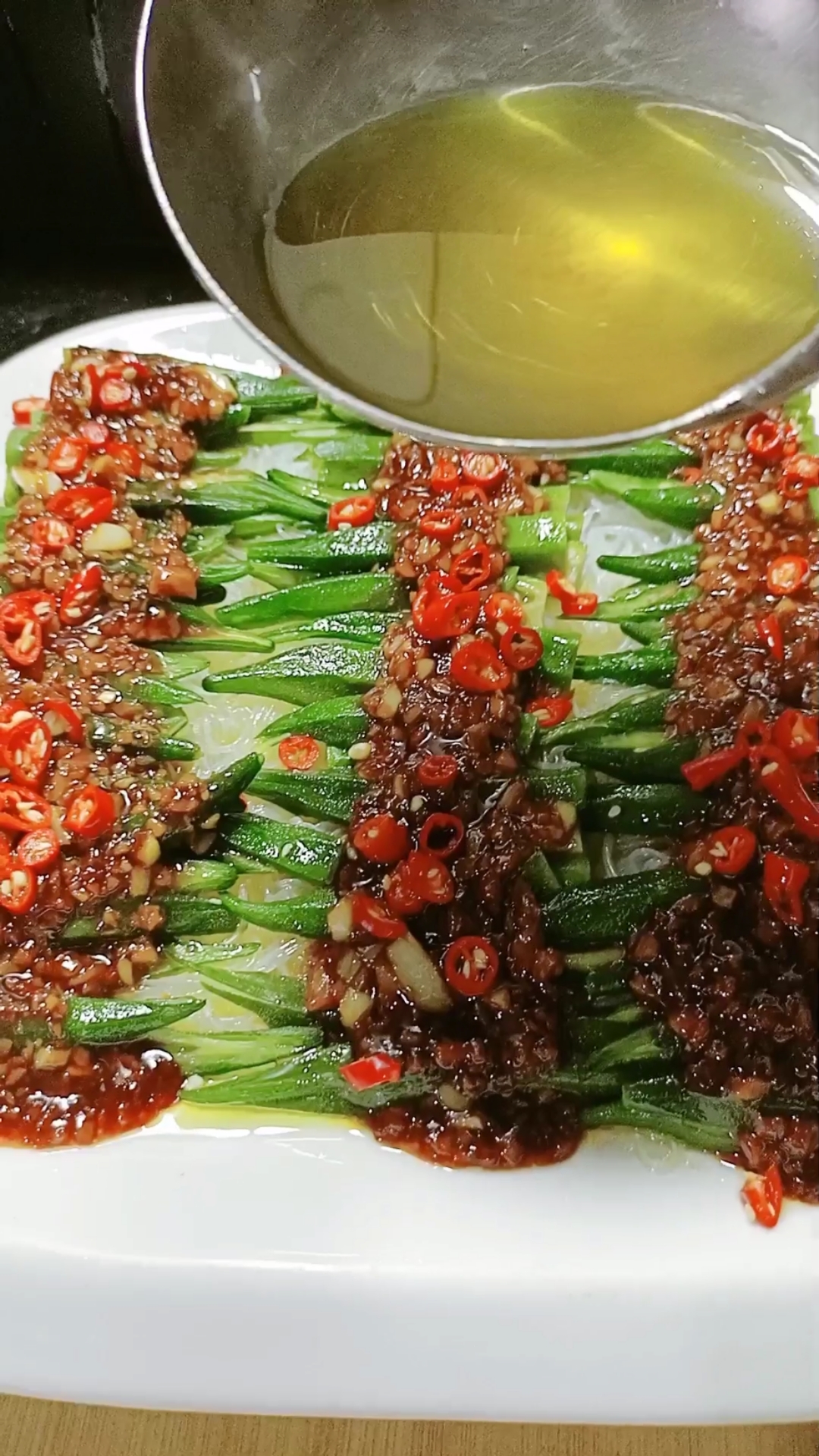 在家做个拿手菜#蒜蓉粉丝蒸秋葵,男人的加油站女人的美容院