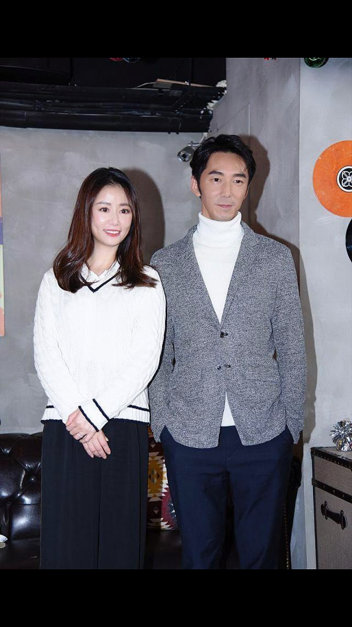 林心如霍建华#林心如携李李仁,陶晶莹出席新剧宣传,阔腿裤搭白靡侣