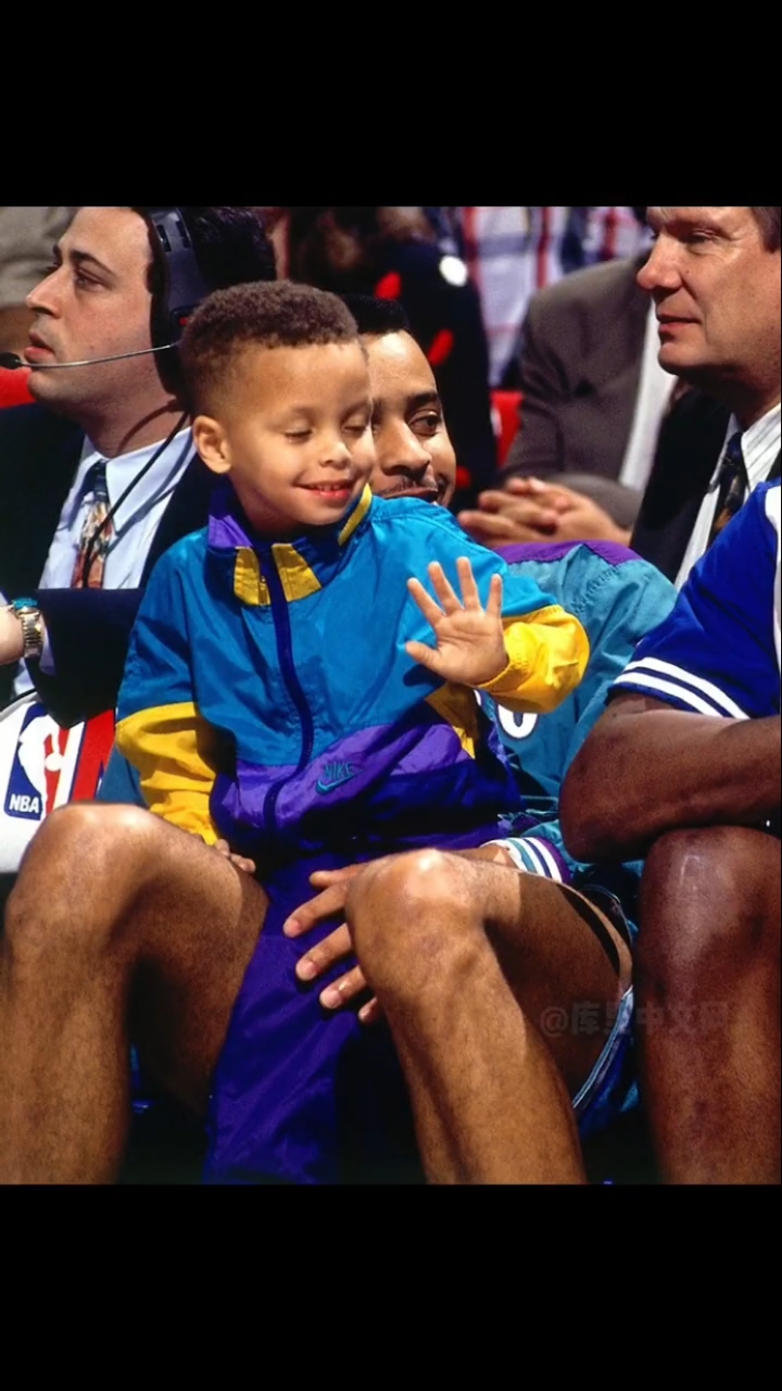 库里小时候超萌!