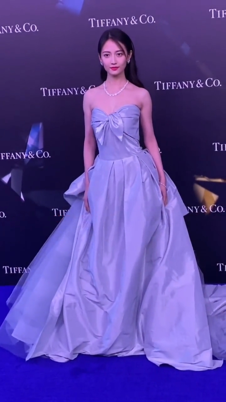 陈钰琪#淡蓝色蝴蝶礼服太了