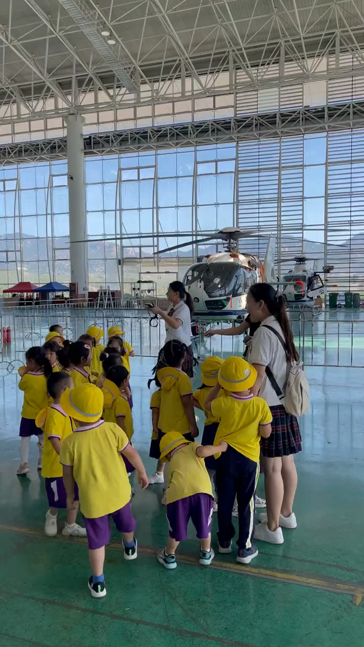 打卡济南雪野湖直升机旅游基地有十几架飞机学习航空知识