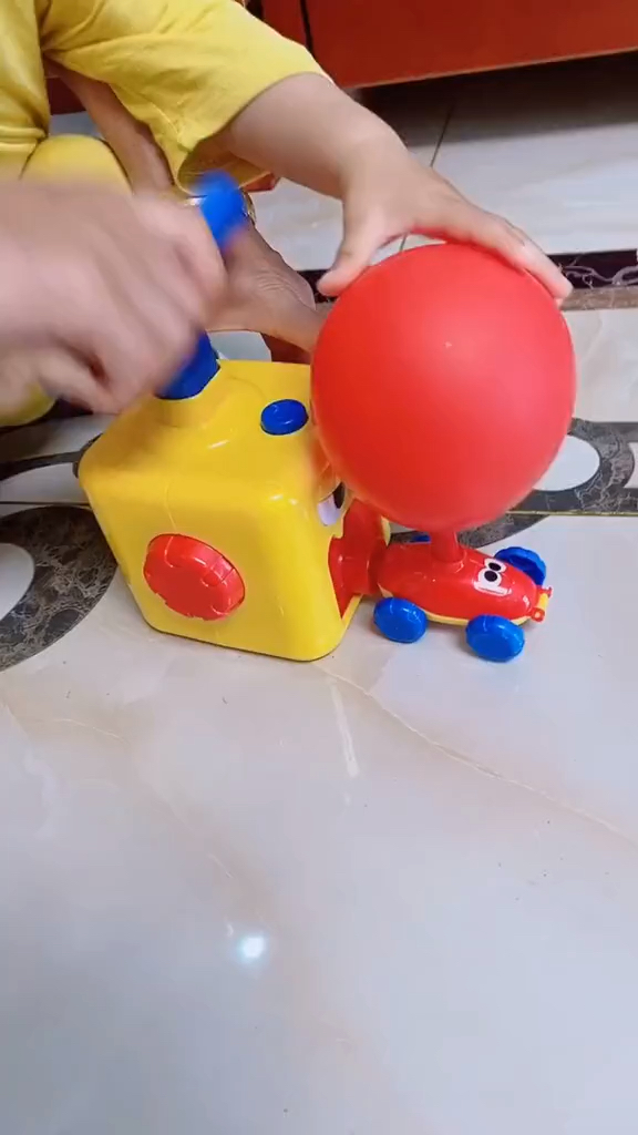 现在的玩具太有意思了,参与感特别强,让宝宝充分体会到了玩玩具的乐趣