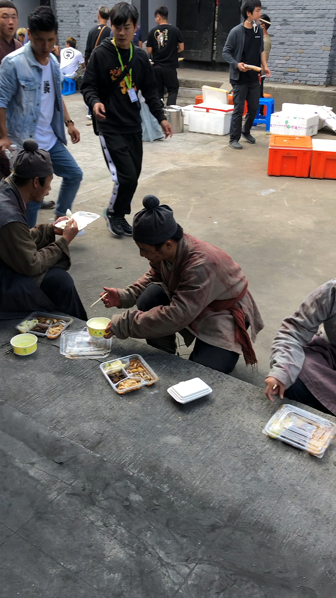 拍戏现场#群众演员吃饭的地方