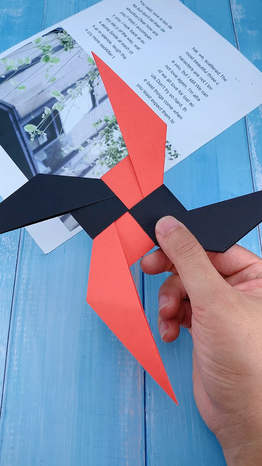 手工折纸#超好玩的回旋纸飞镖,快来折一个吧?-度小视