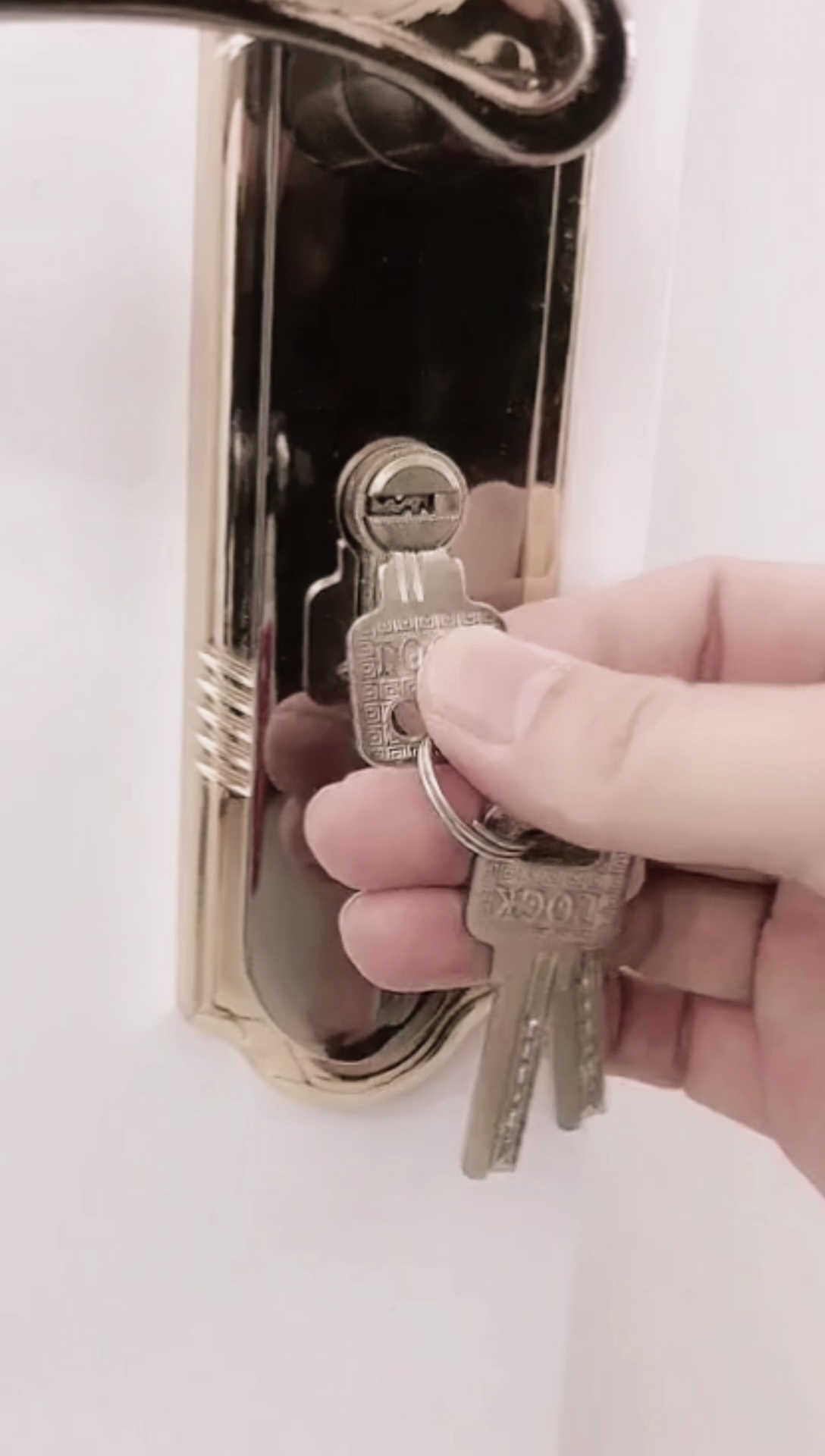 生活小妙招#钥匙断锁里面,不用急,用这个方法一下子就能解决