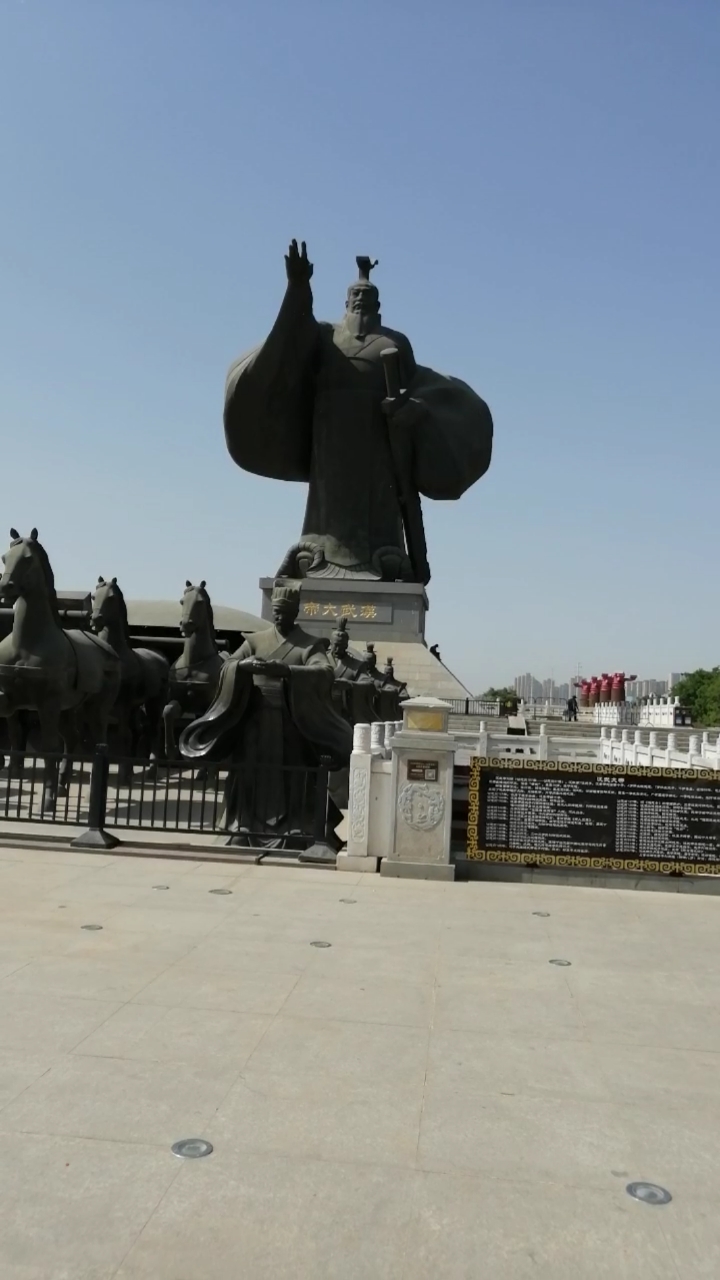 音为有你#汉城湖公园汉武大帝雕像